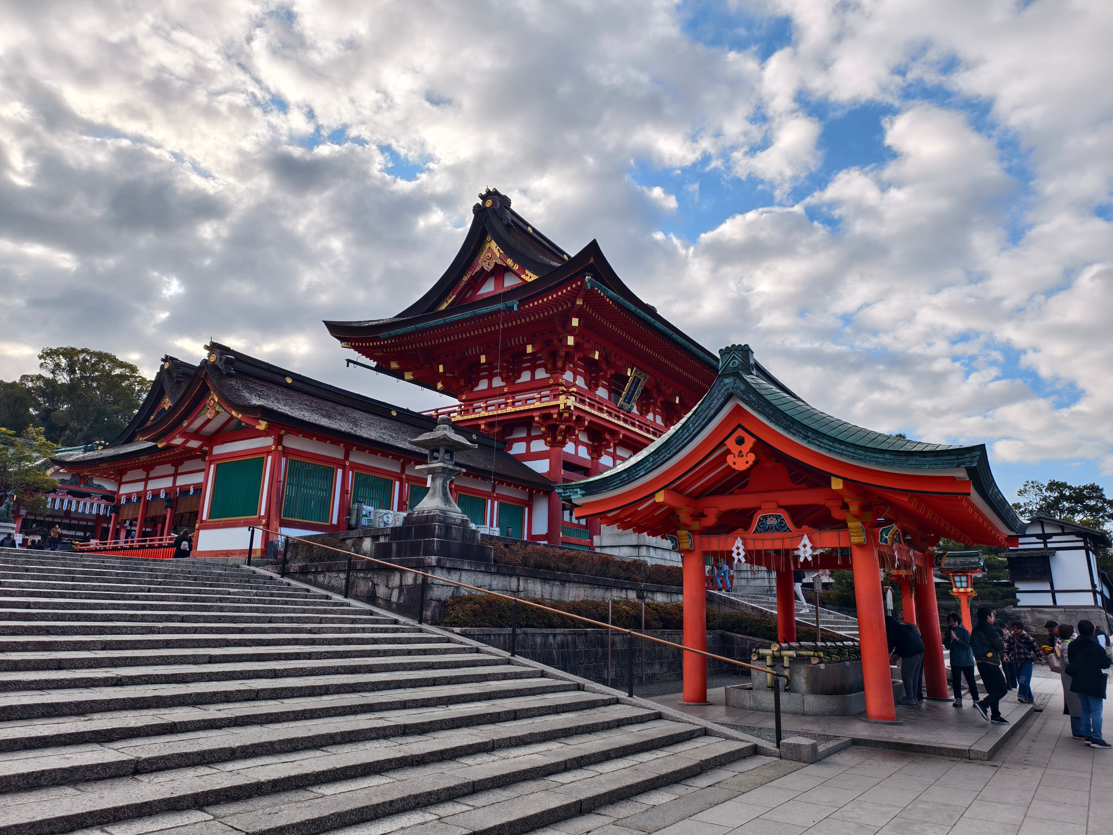 Fushimi Inari Taisha (伏見稲荷大社)